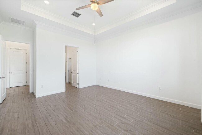 Building Photo - 601 SE Fascino Cir