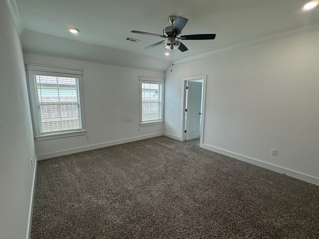 Building Photo - Beautiful Home on North Side of Town