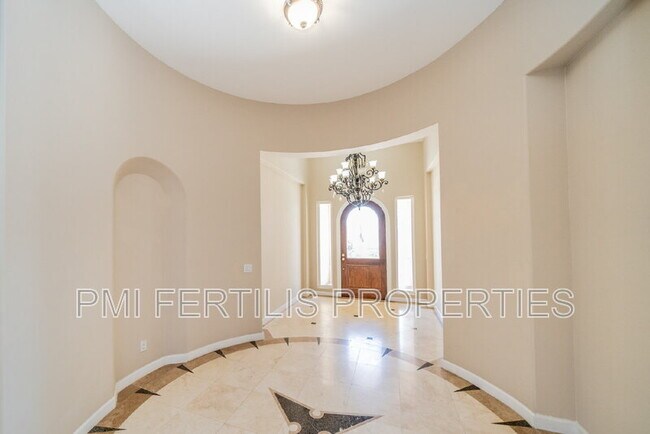 Building Photo - 17425 Cyrus Ln