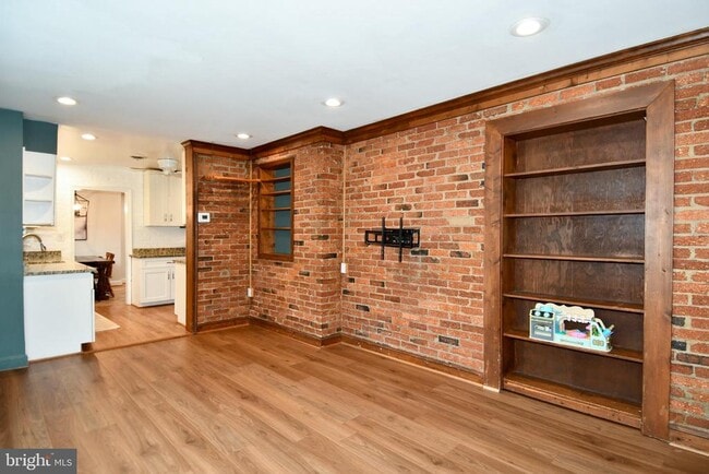 Building Photo - 9325 Long Branch Pkwy