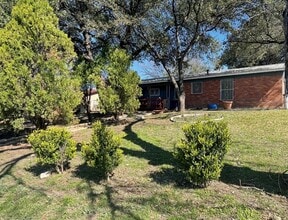 Building Photo - 11911 Pollyanna Ave