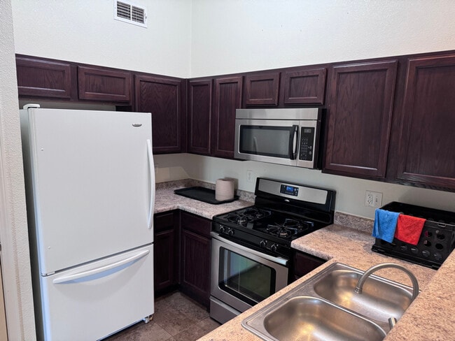 Building Photo - 10644 Canyon Sage Dr