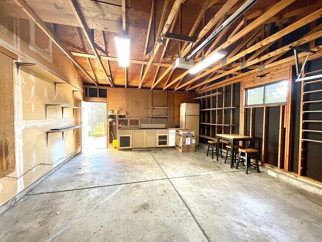 Building Photo - 3410 W 17th Street Rd