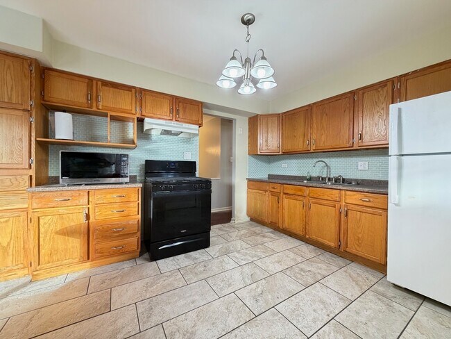 Building Photo - 450 E Mulberry Ct