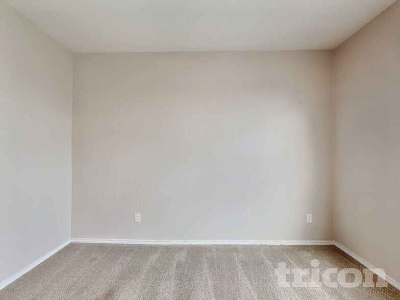 Building Photo - 6615 Port Elizabeth