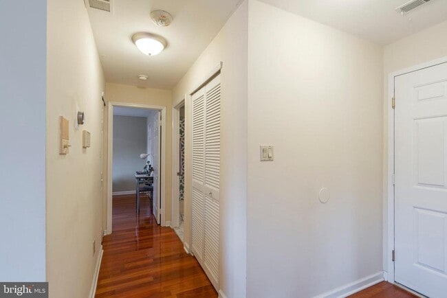 Building Photo - 700 Pennock St