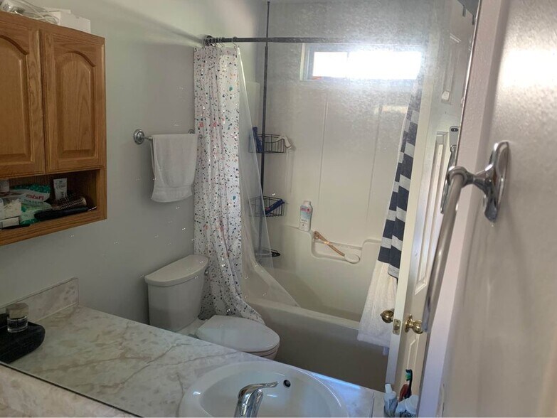 Building Photo - 591 Hamilton Chase Dr