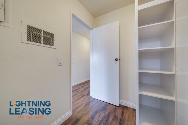 Building Photo - 6546-6542 Sepulveda Blvd