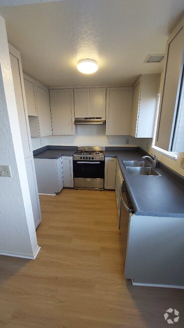 Building Photo - 4040 W 130th St