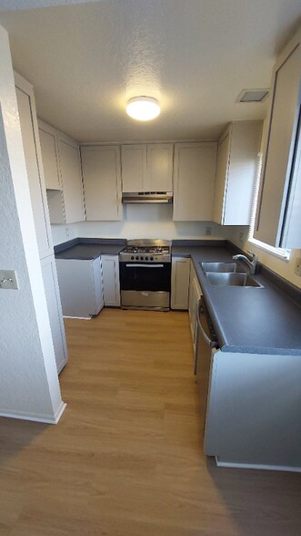 Primary Photo - 4040 W 130th St
