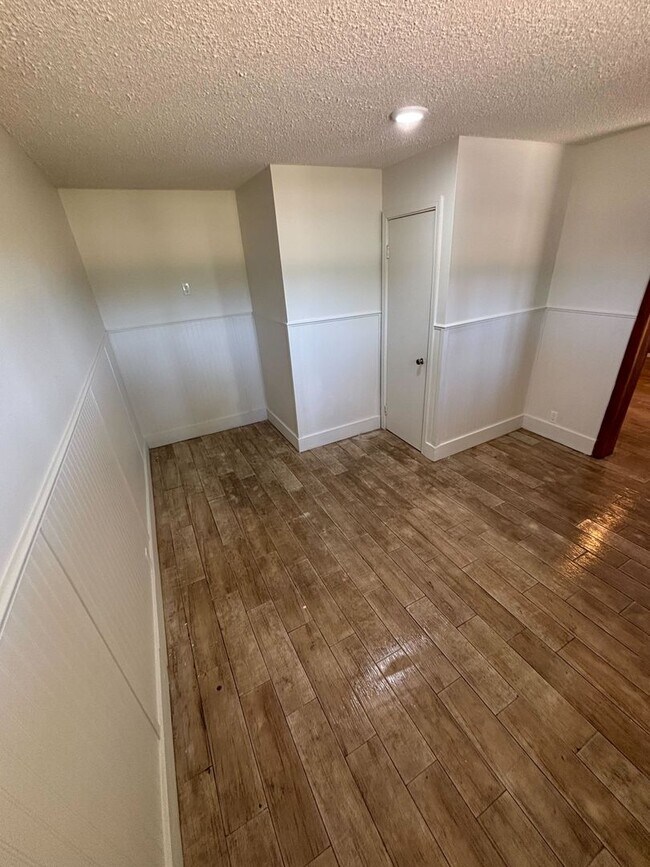 Building Photo - Highland Grove