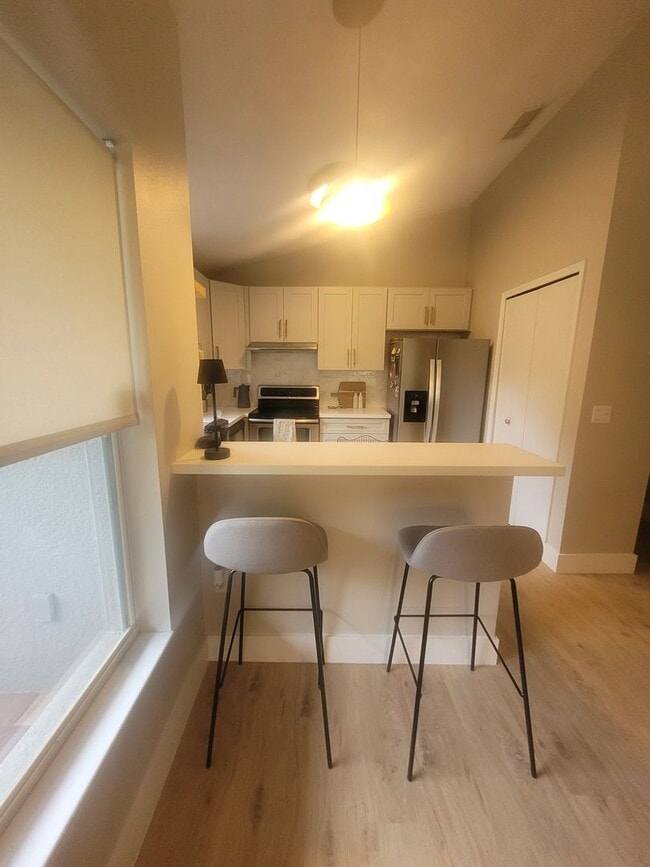 Building Photo - Modern 3 Bed, 2 Bath Home in Chelsea Parc ...
