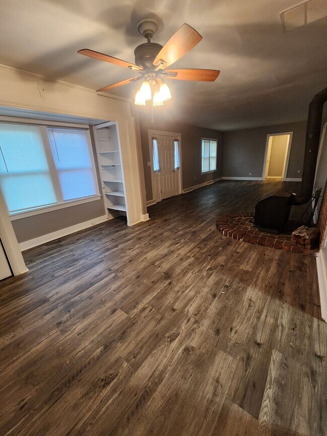 Building Photo - 612 S 8th St