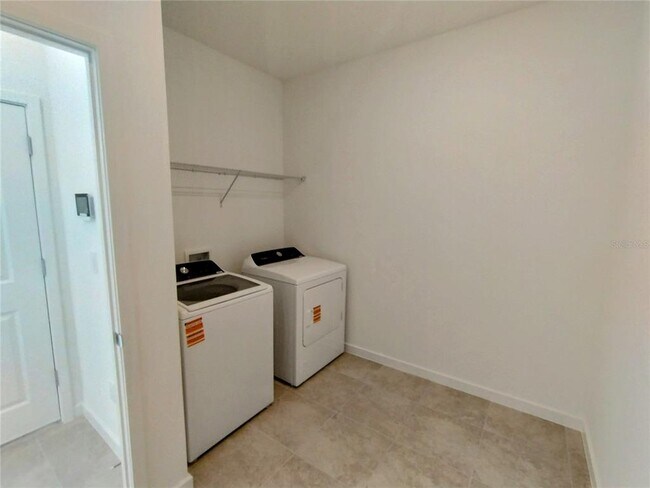 Building Photo - 33325 Binding Ties Ln