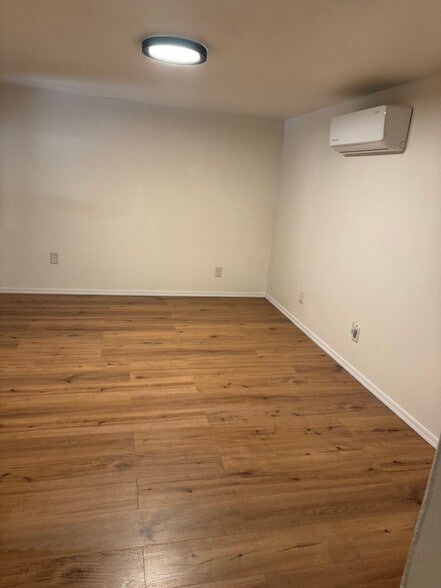 Building Photo - 1540 E Miles St