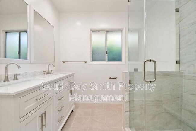 Building Photo - 312 Ave Atezada