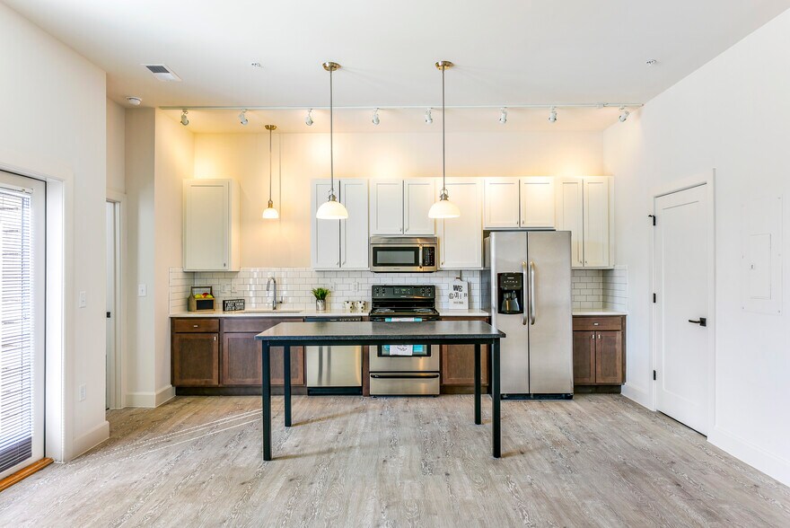 Clara - Kitchen - The Peake