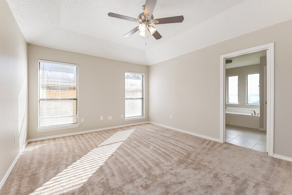 Building Photo - 1402 Sayles Ave