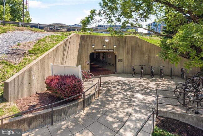 Building Photo - 10444 Rockville Pike