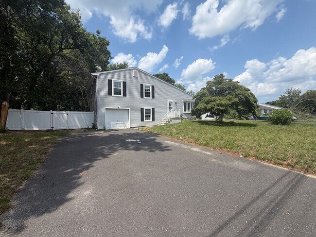 Building Photo - Renovated 3BR Split-Level on a Spacious Corner Lot with Garage in Toms River