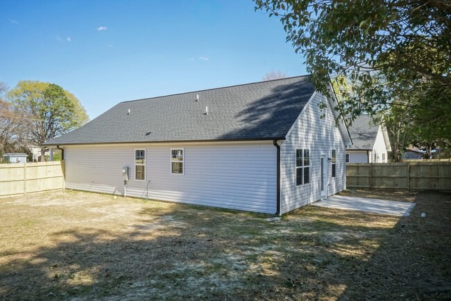 Building Photo - Brand New Three Bedroom Home!