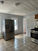 Building Photo - 522 Pawtucket Ave