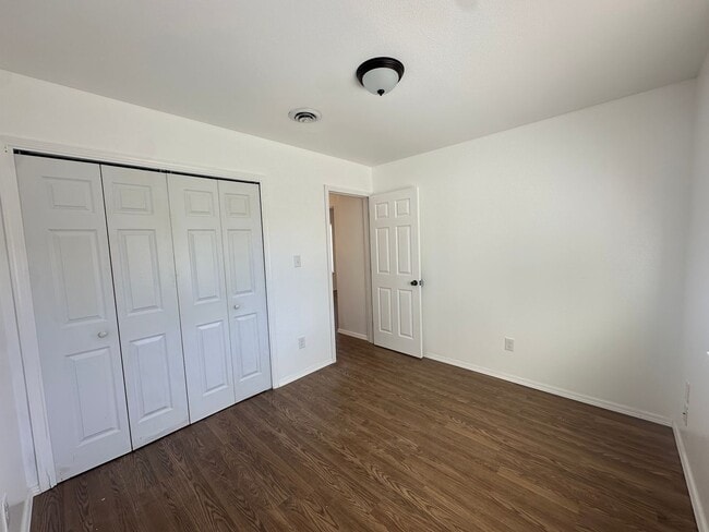 Building Photo - 3 Bedroom 1 Bathroom house for rent in Bloomfield