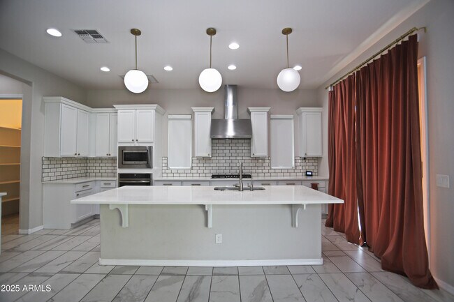 Building Photo - 947 E Ladbroke Way
