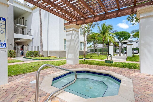 Building Photo - 6841 SW 44th St