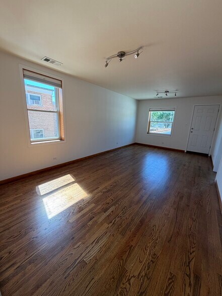 Building Photo - 5615 W Irving Park Rd
