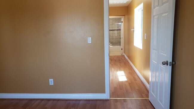 Building Photo - 40(718)