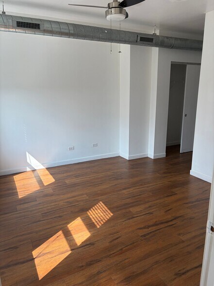 Building Photo - 4537 S Drexel Blvd
