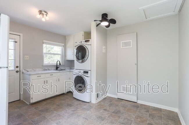 Building Photo - 1815 S Knox Ct