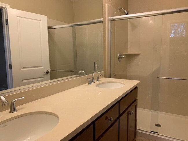 Building Photo - 582 Santa Rosalia Terrace