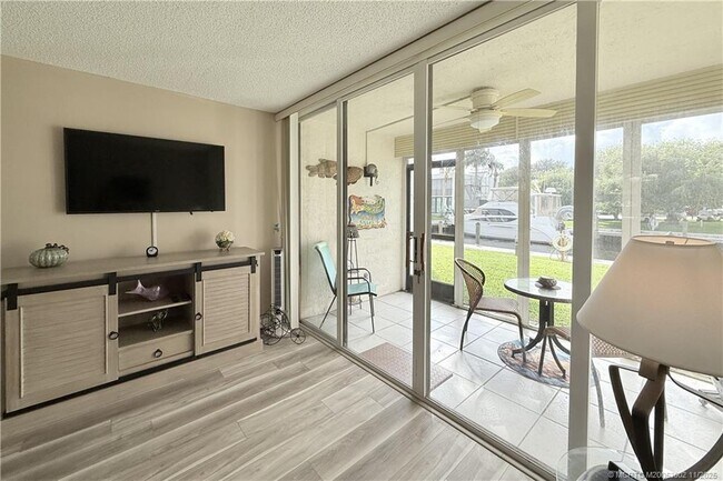 Building Photo - 1950 SW Palm City Rd