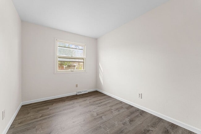 Building Photo - Delightful home with Garage and Large Yard. PETS WELCOME