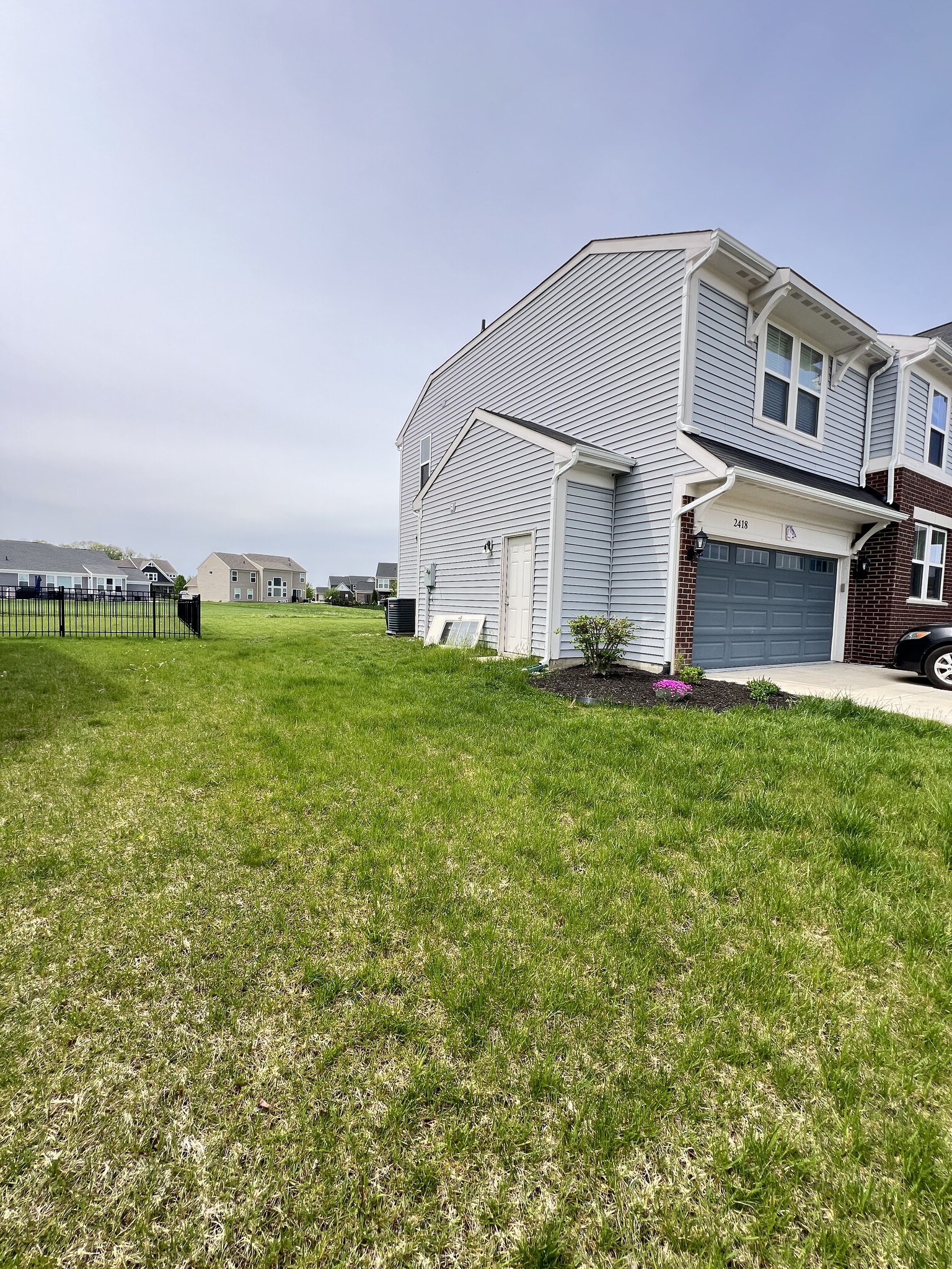 Building Photo - 2418 Silver Rose Dr