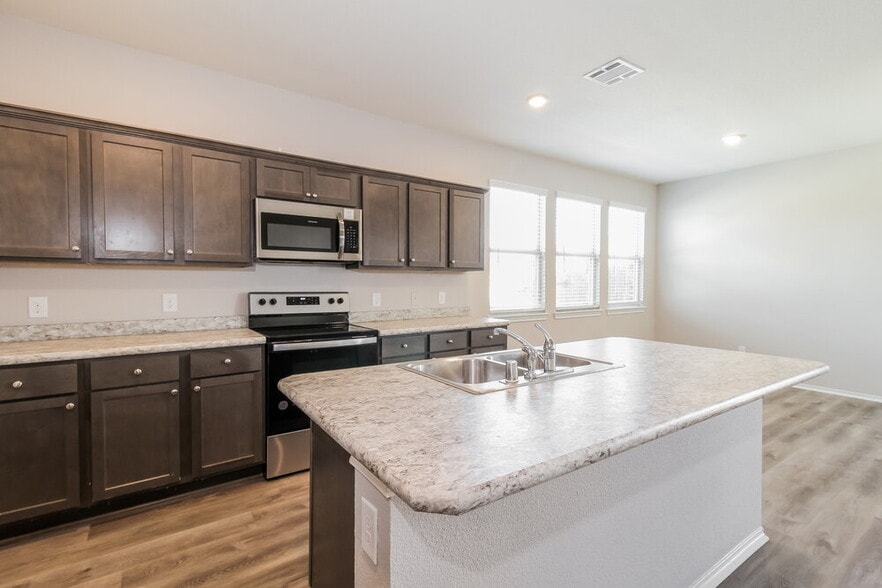 Building Photo - 3616 Doris Dr