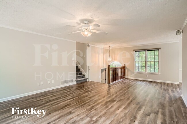 Building Photo - 6215 Little Ridge Rd