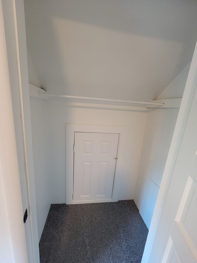 Building Photo - Don’t Miss This! Spacious 2 Bed, 2 Bath in North Portland