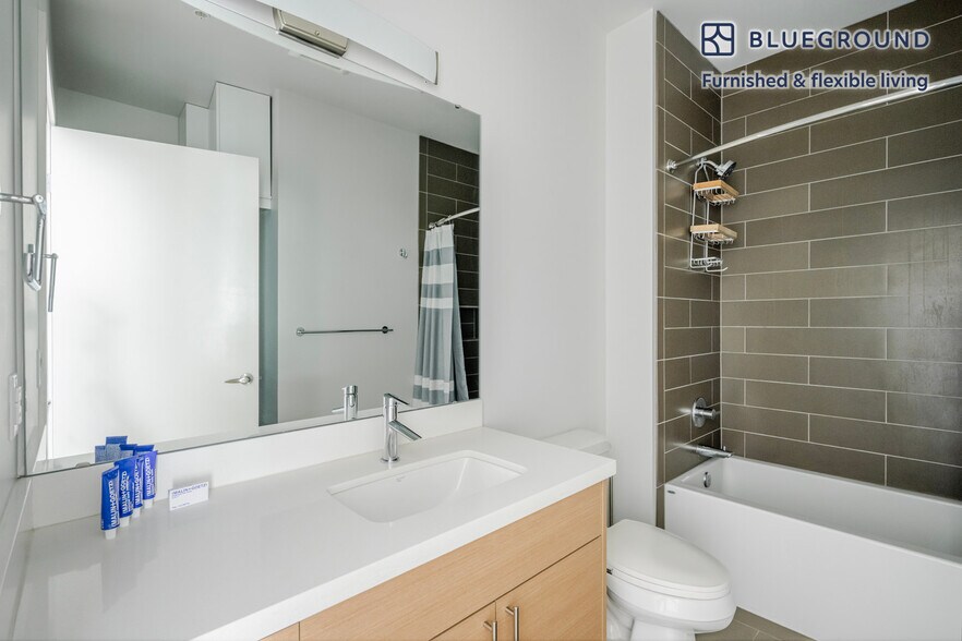 Building Photo - 285 8th Ave N