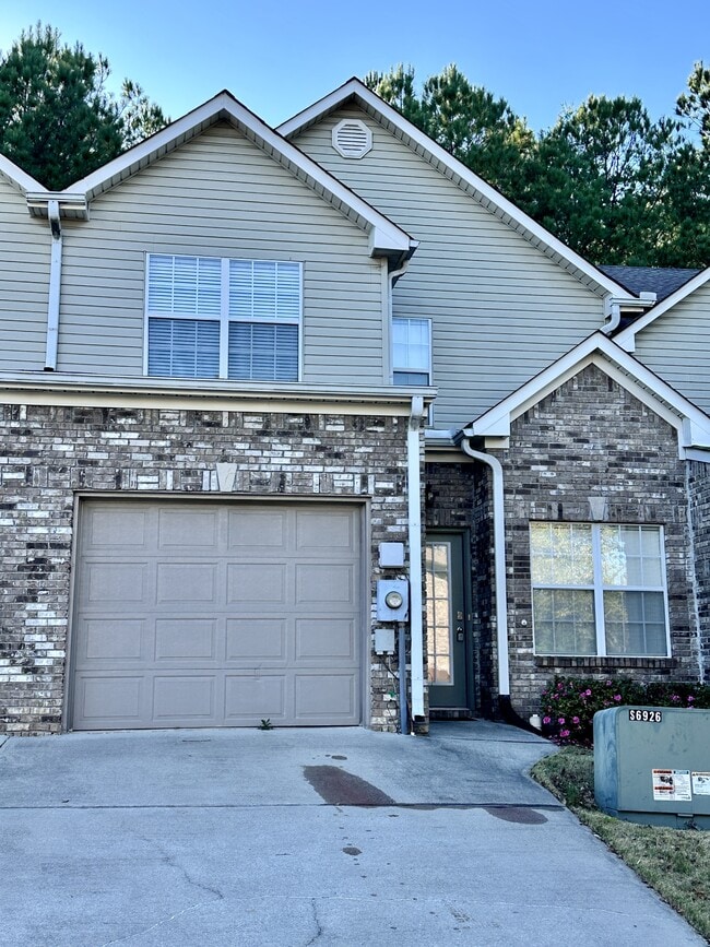 Primary Photo - 525 Hackberry Ridge Cove