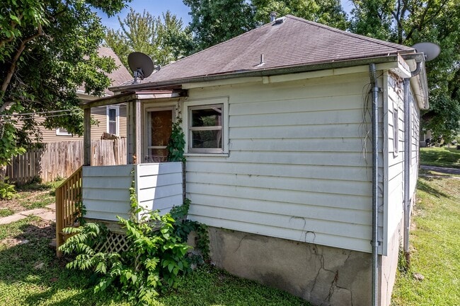 Building Photo - Remodeled 2-Bedroom Bungalow with Detached Garage & Large Backyard