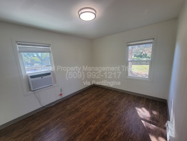 Building Photo - 1418 Mahan Ave