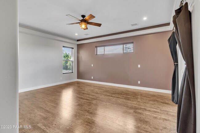Building Photo - 1584 Majestic Way