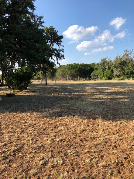 Building Photo - 200 Blue Bonnet Dr