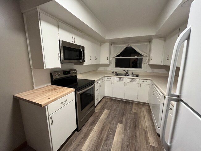 Building Photo - 601 E Mumford Dr