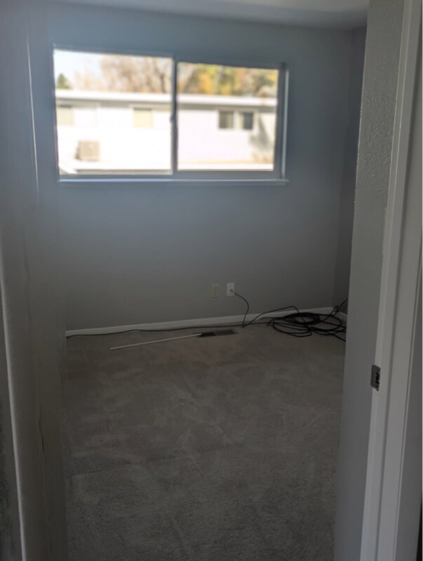 Building Photo - 1530 Chester Square