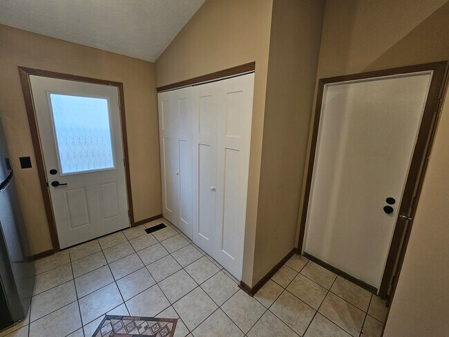 Building Photo - 5244 Wagon Wheel Ln