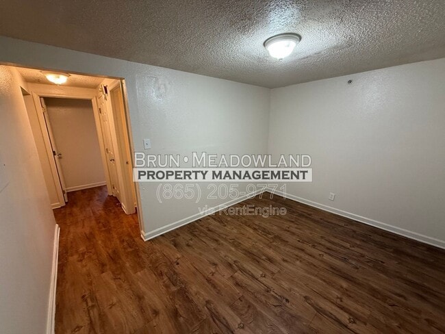 Building Photo - 436 E Red Bud Rd